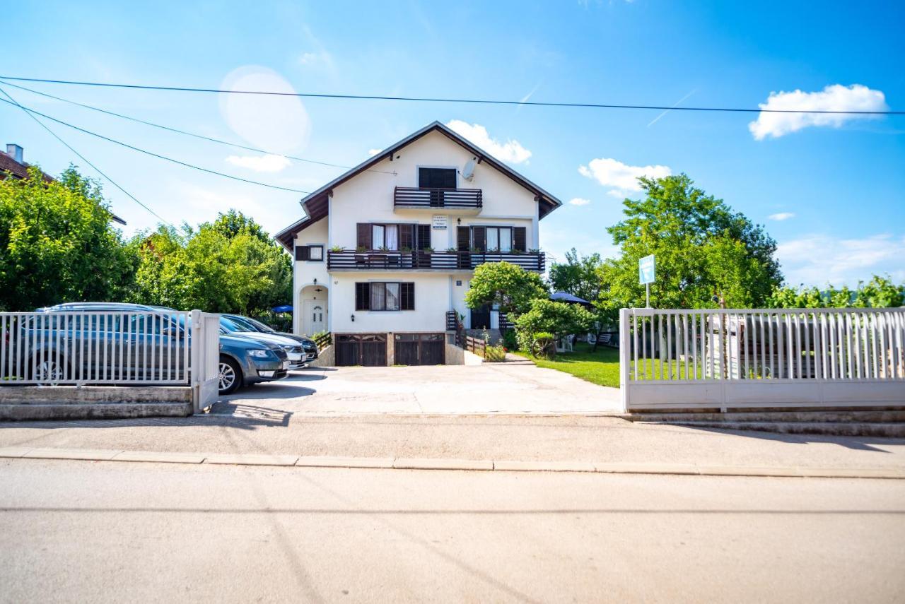 Apartments Fuma Otočac Eksteriør billede