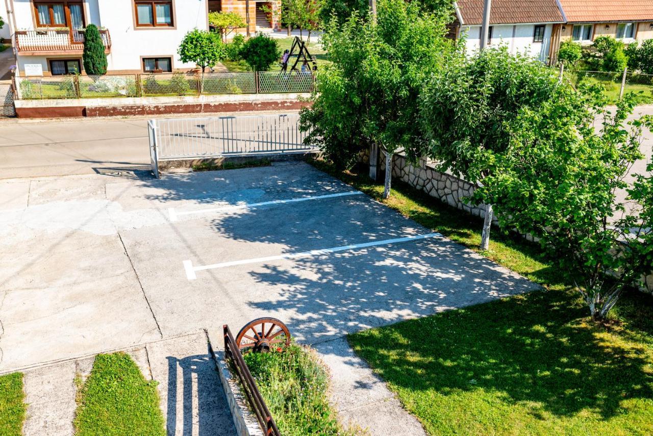 Apartments Fuma Otočac Eksteriør billede
