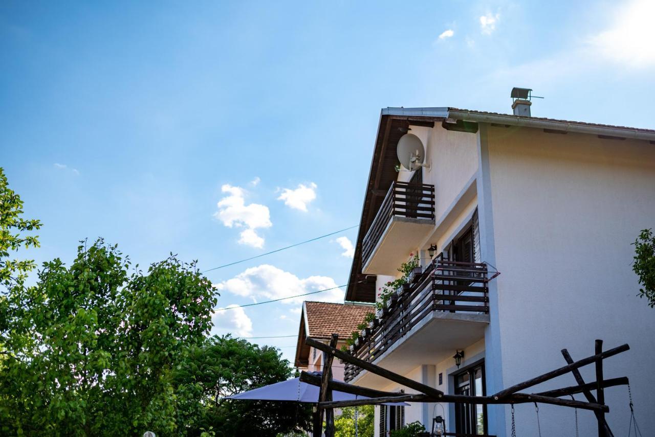 Apartments Fuma Otočac Eksteriør billede